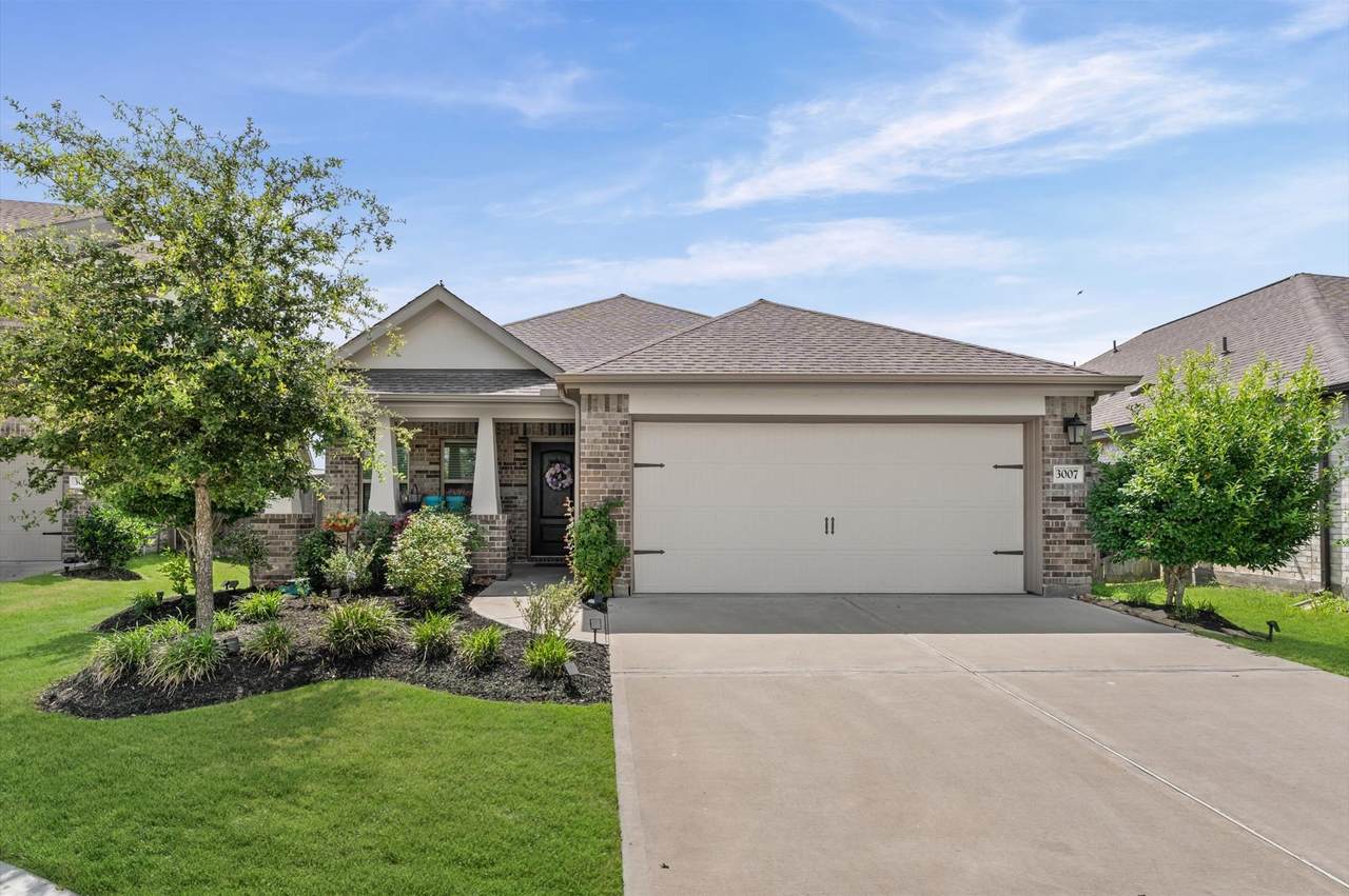 3007 Azalea Point - Photo 1