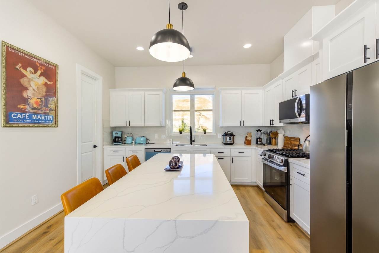 1803 Brooks Street - Photo 1
