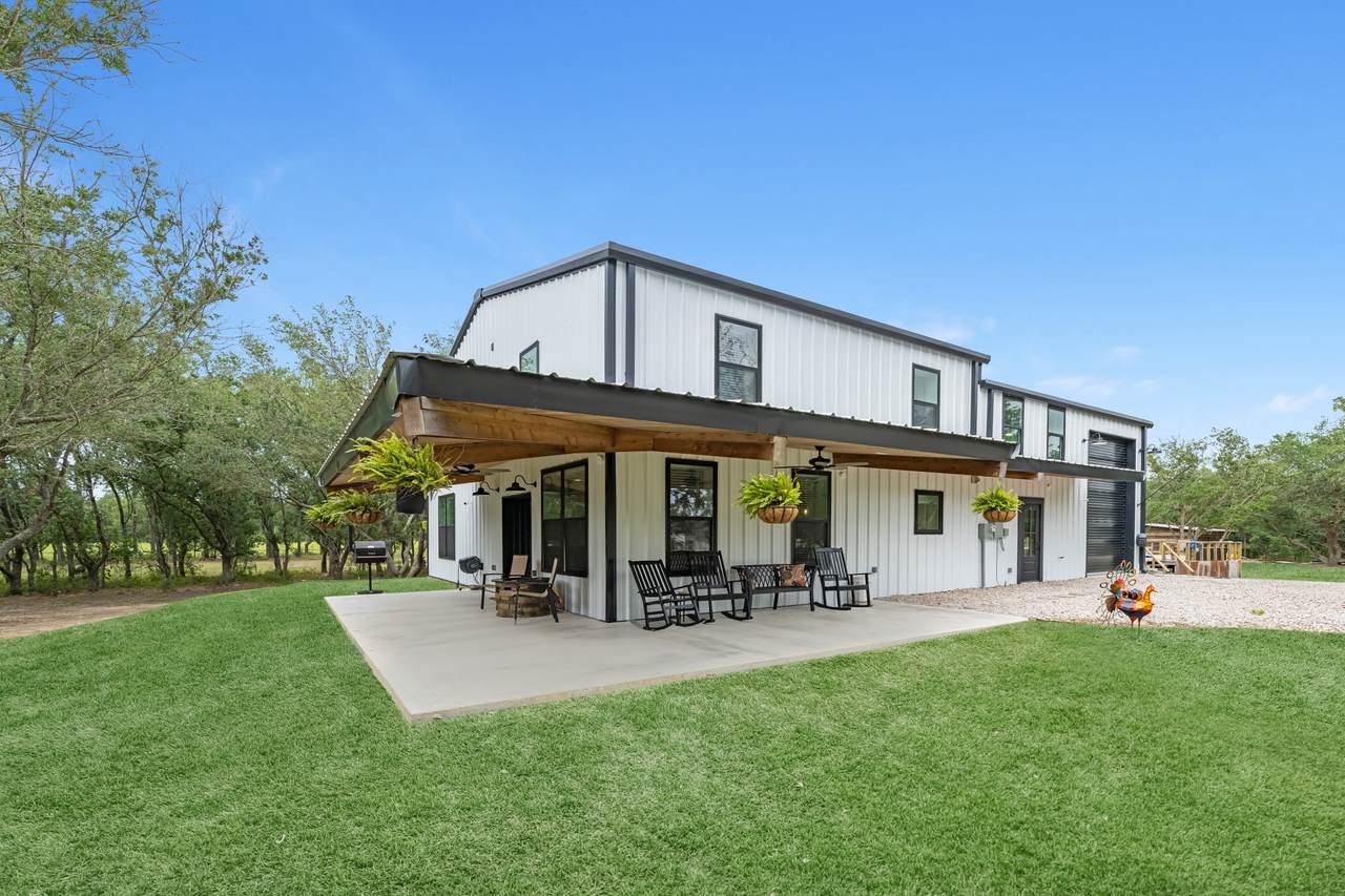 4439 Bayshore Road - Photo 1