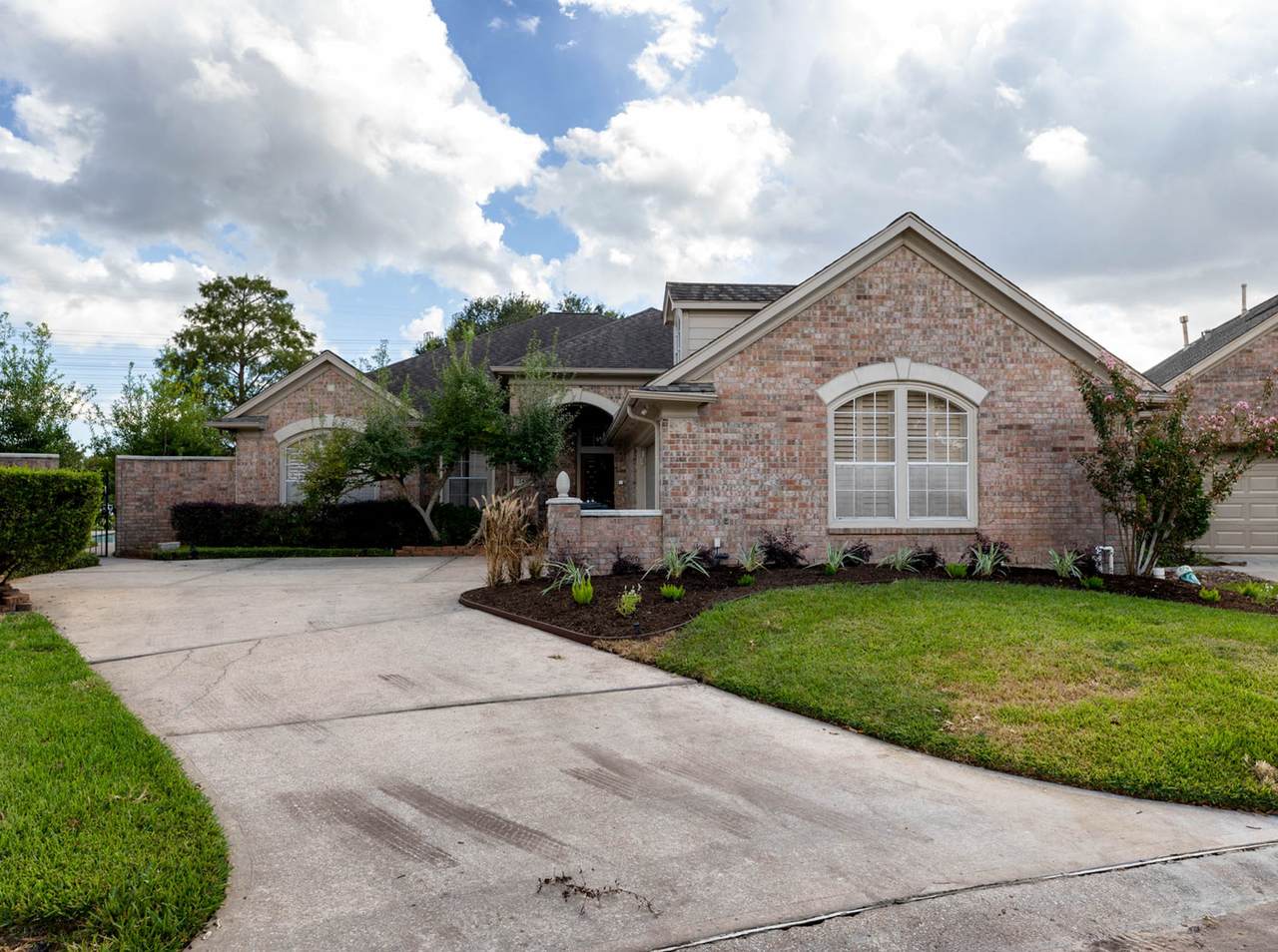 2435 Thorndon Park Court - Photo 1
