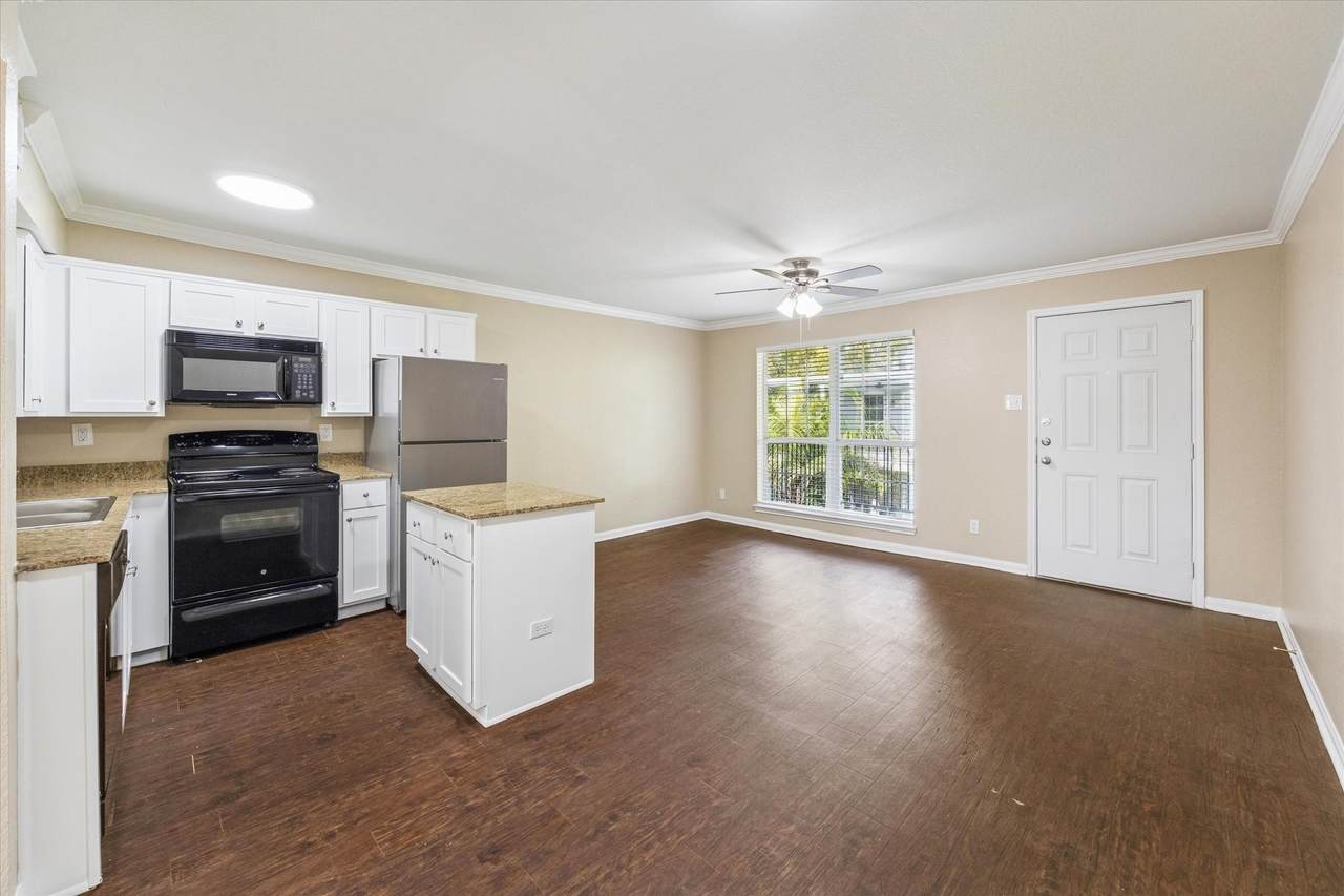 300 Pecore Street - Photo 1