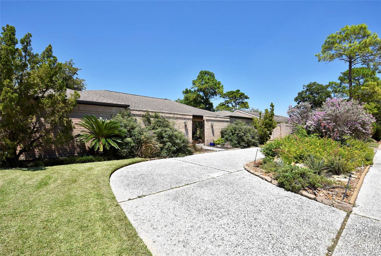 11418 Lakeside Place Drive - Photo 1