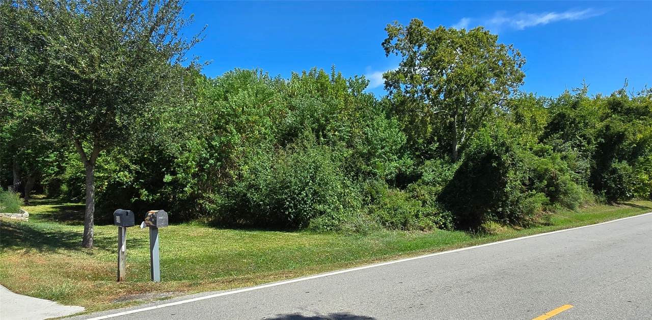 000 Shore Acres Boulevard - Photo 1