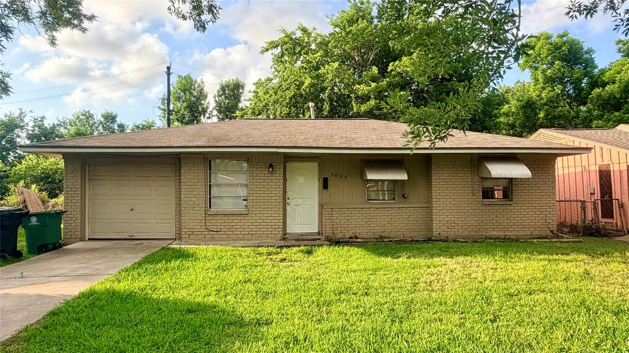 3007 Akard Street - Photo 1