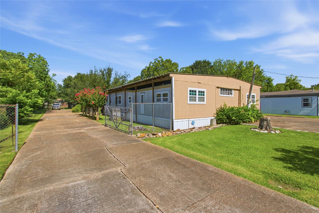 2704 Sinclair Street - Photo 1