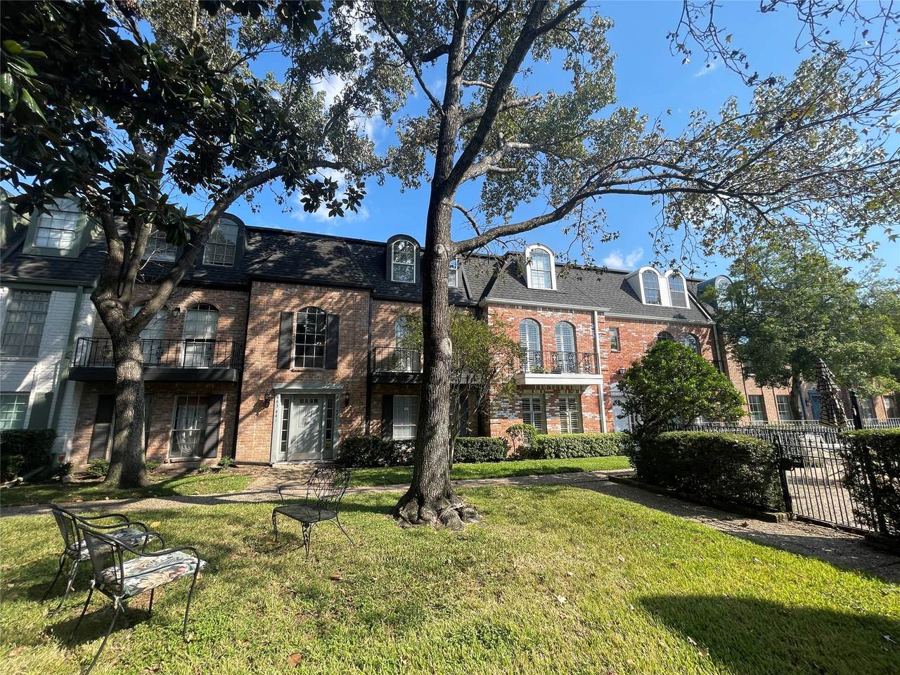 443 Post Oak Lane - Photo 1