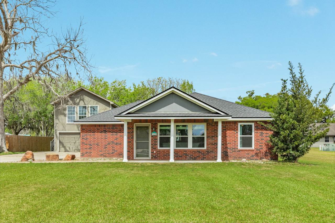 318 Amherst Drive - Photo 1