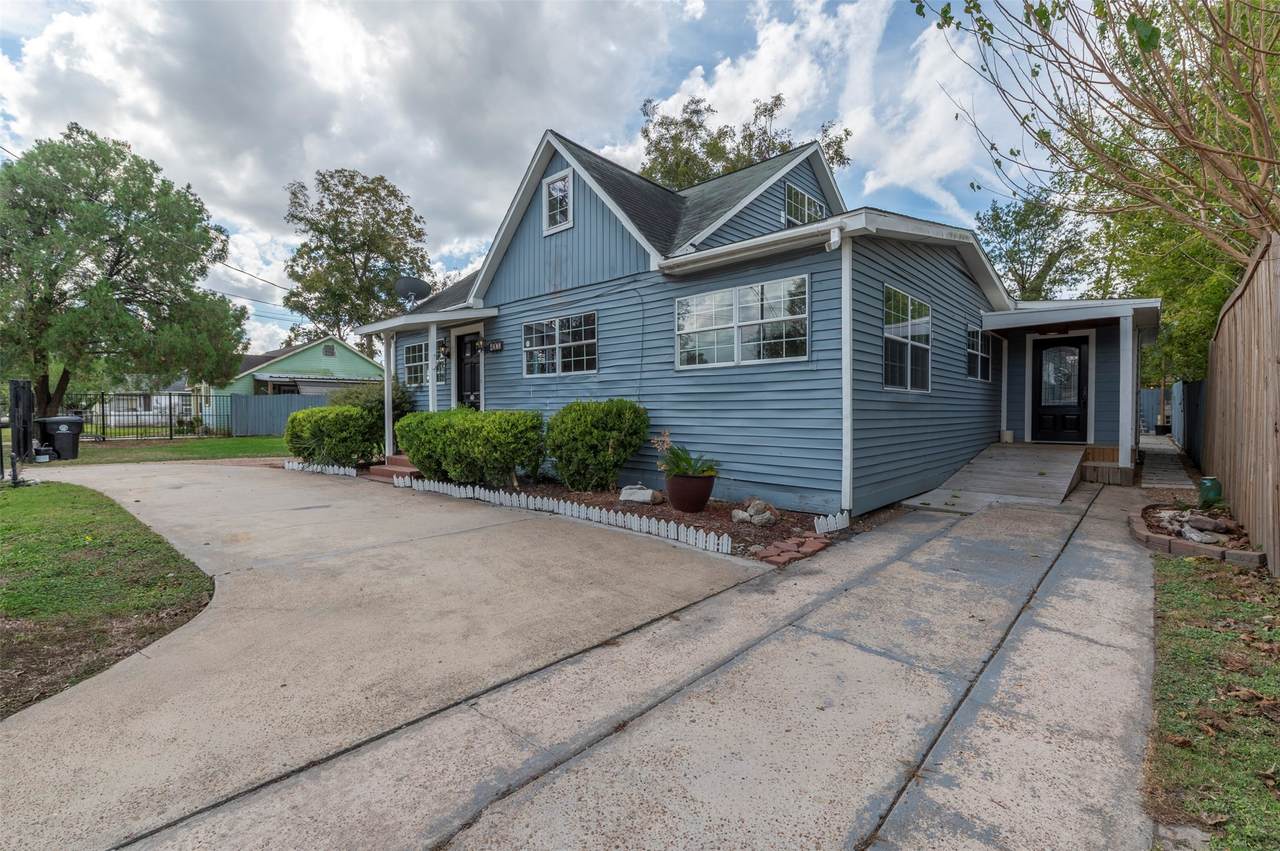 4303 Castor Street - Photo 1