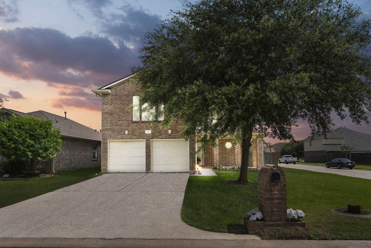 25318 Barmby Drive - Photo 1