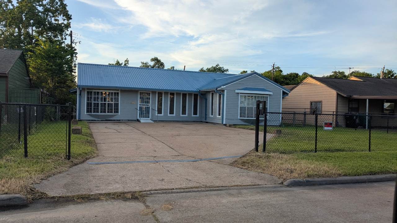 5711 Doolittle Boulevard - Photo 1