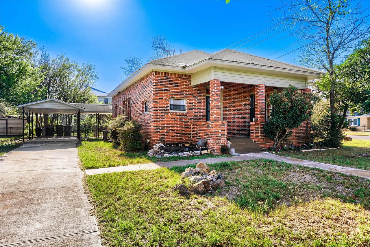 208 Avenue B - Photo 1