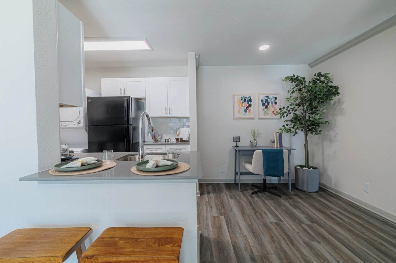 200 Hallow Tree Lane - Photo 1