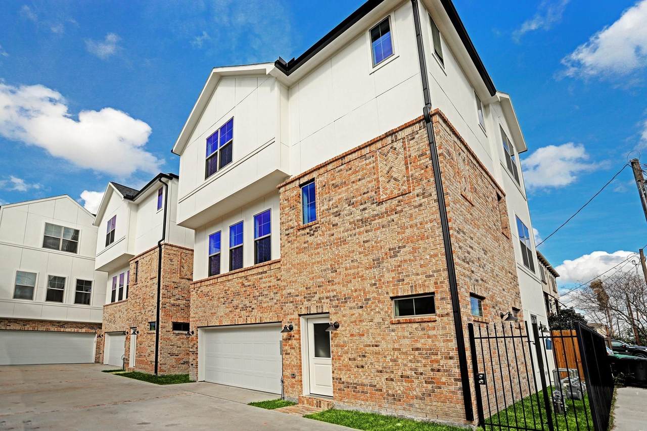5422 Darling Street - Photo 1