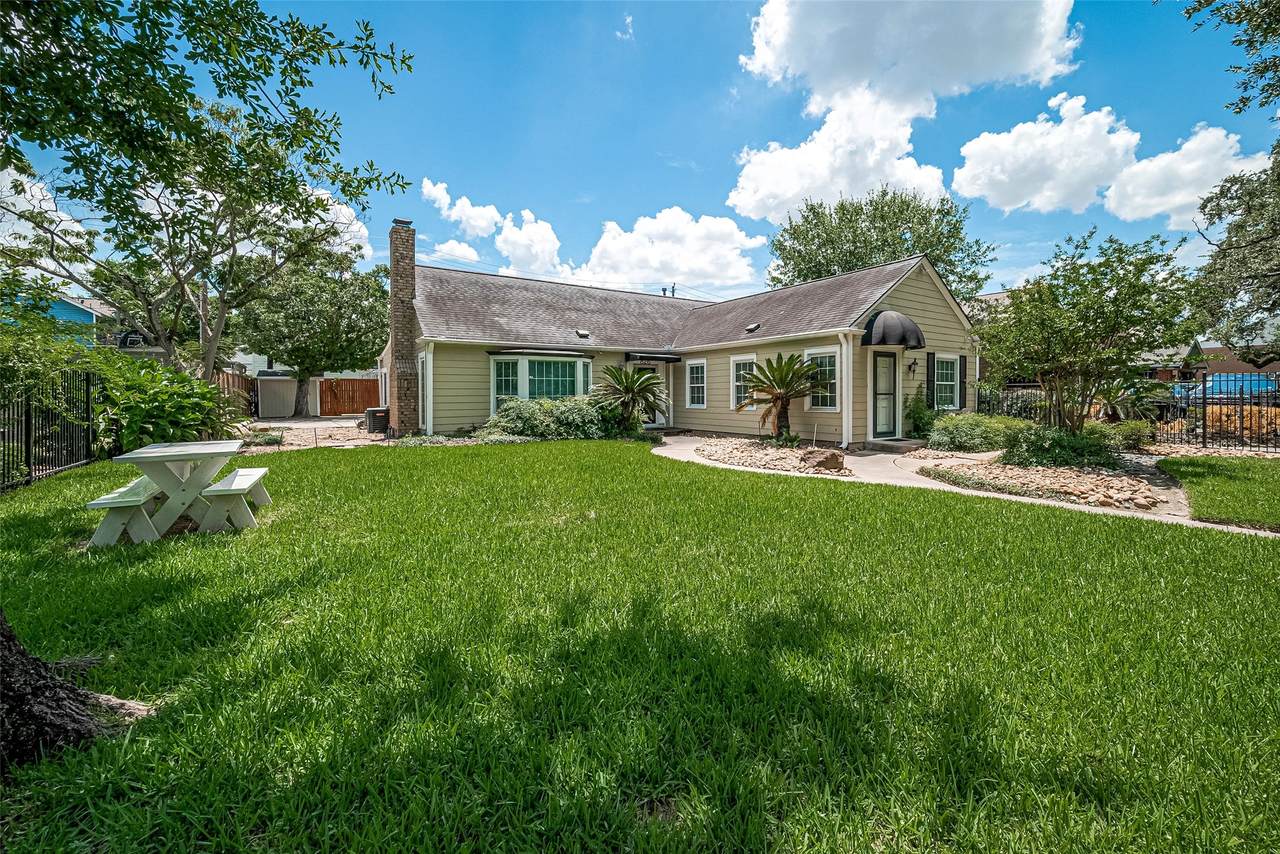 826 Heights Boulevard - Photo 1