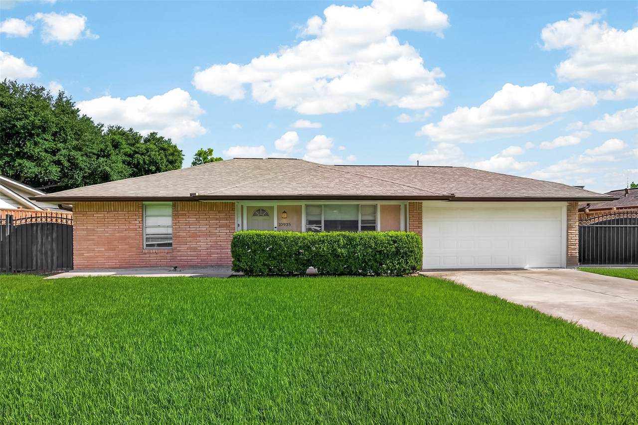 10935 Timberoak Drive - Photo 1