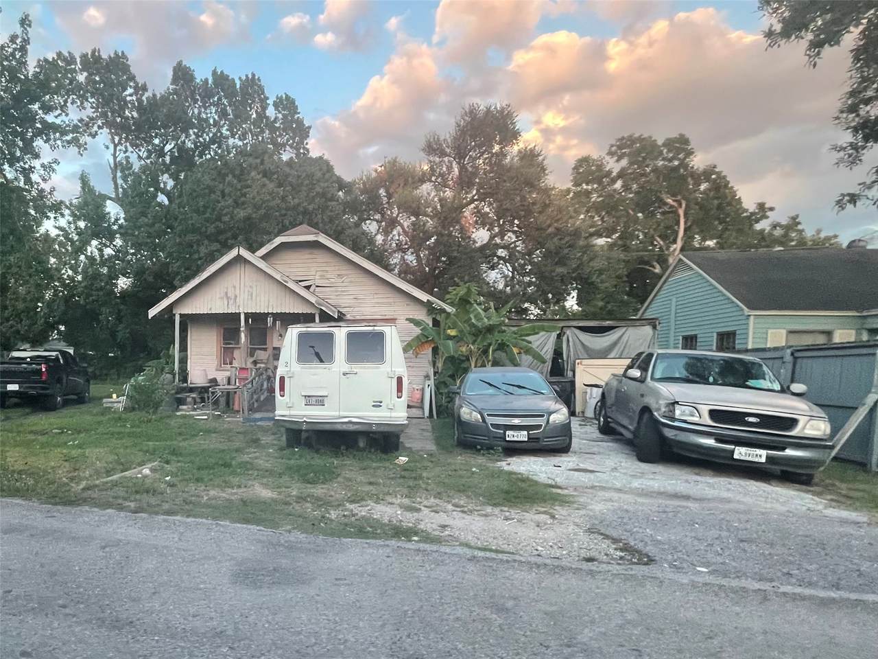 541 Zoe Street - Photo 1