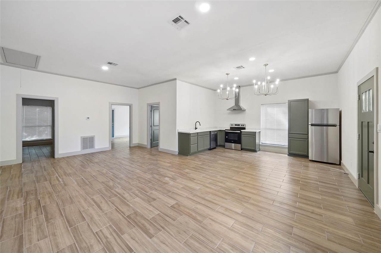 3010 Winding Way - Photo 1