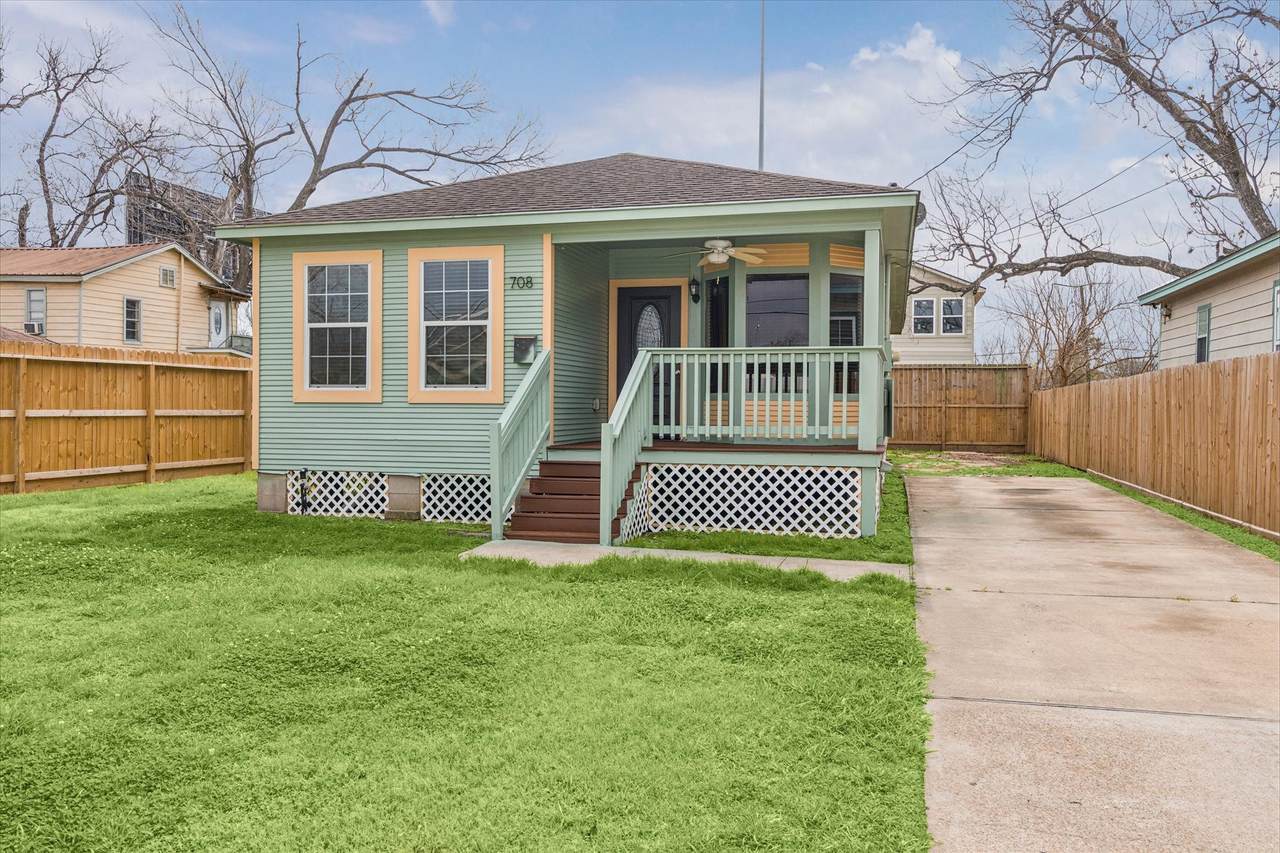 708 32nd Street - Photo 1