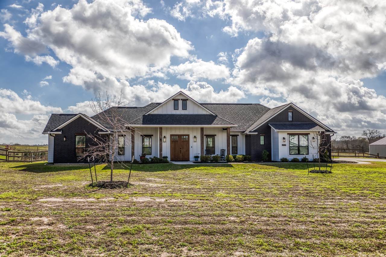 233 Randi Road - Photo 1