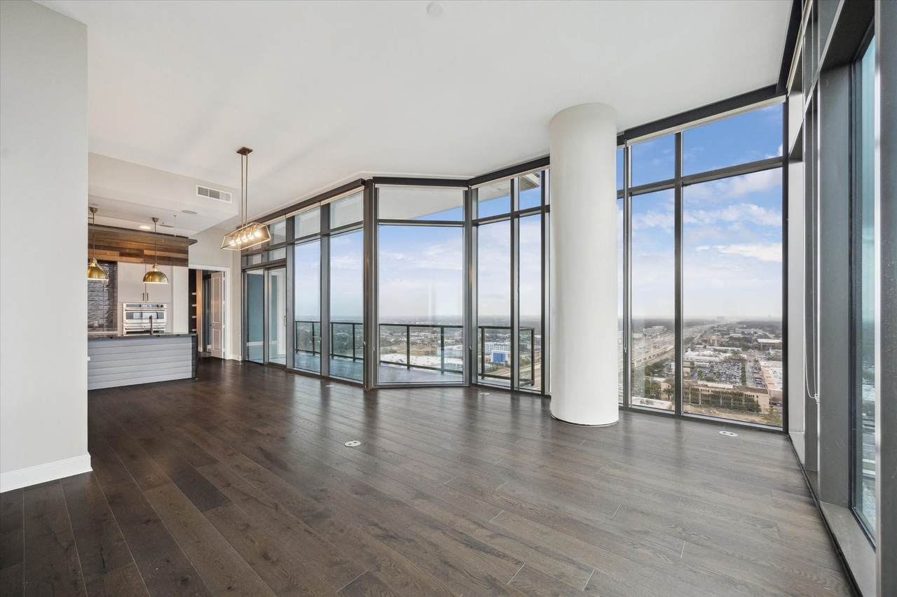 9757 Katy Freeway - Photo 1