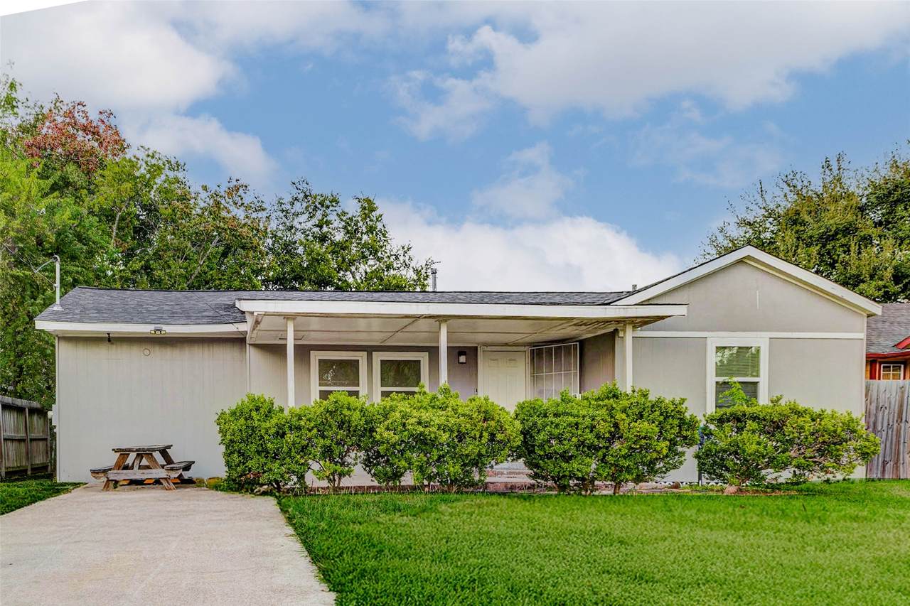 907 Whitaker Avenue - Photo 1