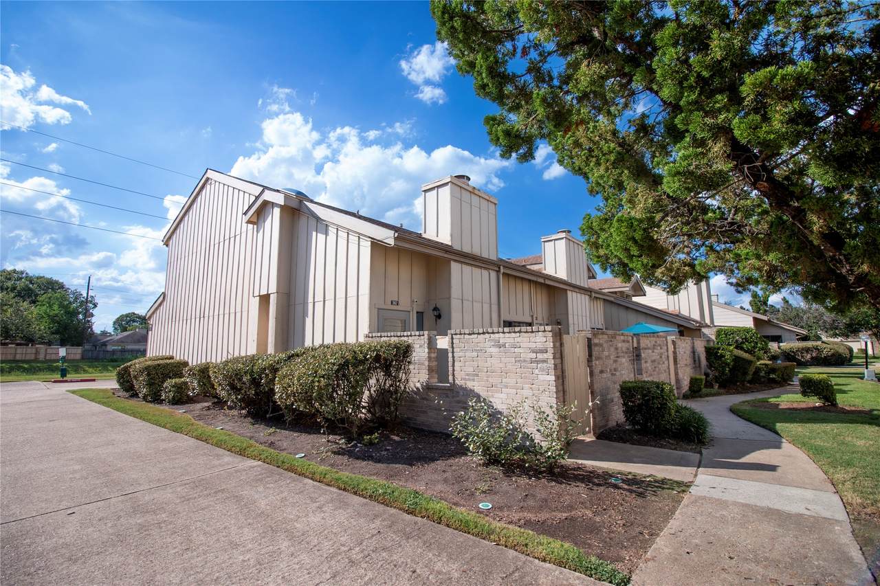 3162 Windchase Boulevard - Photo 1
