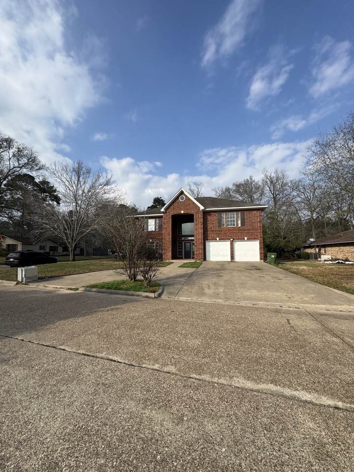 201 Pebble Springs - Photo 1