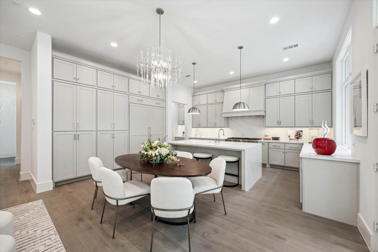 10 Wentworth Square Avenue - Photo 1