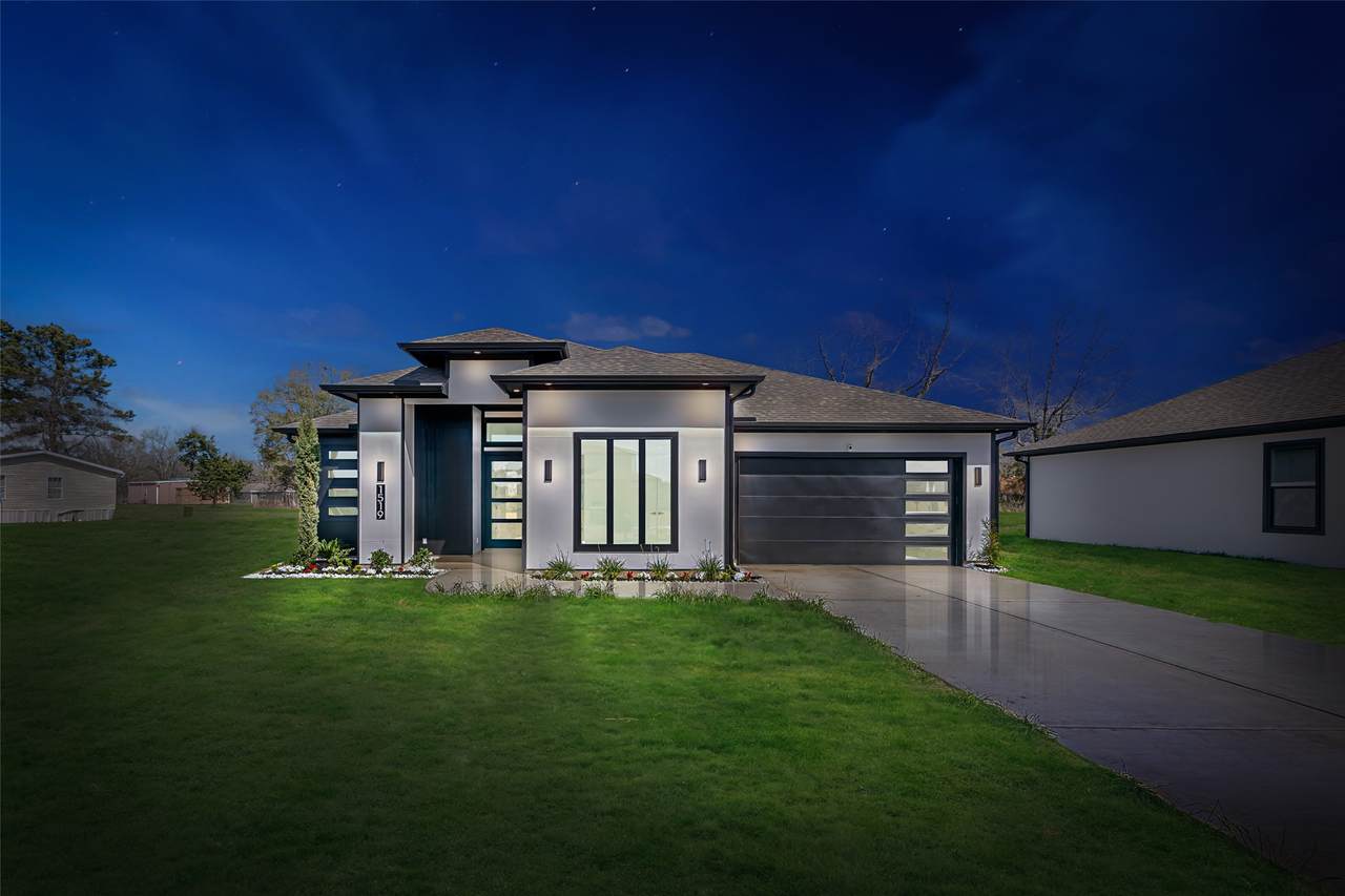 1519 Waco St - Photo 1