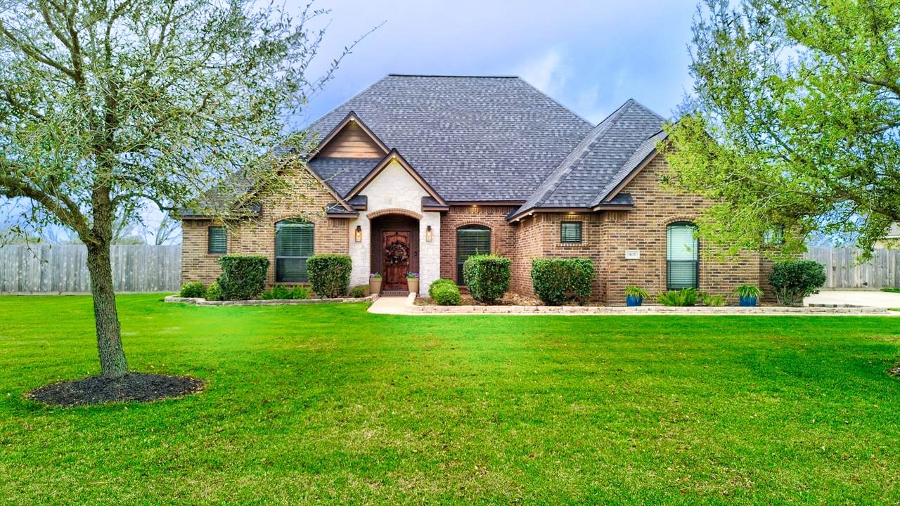 401 Heritage Oaks Drive - Photo 1