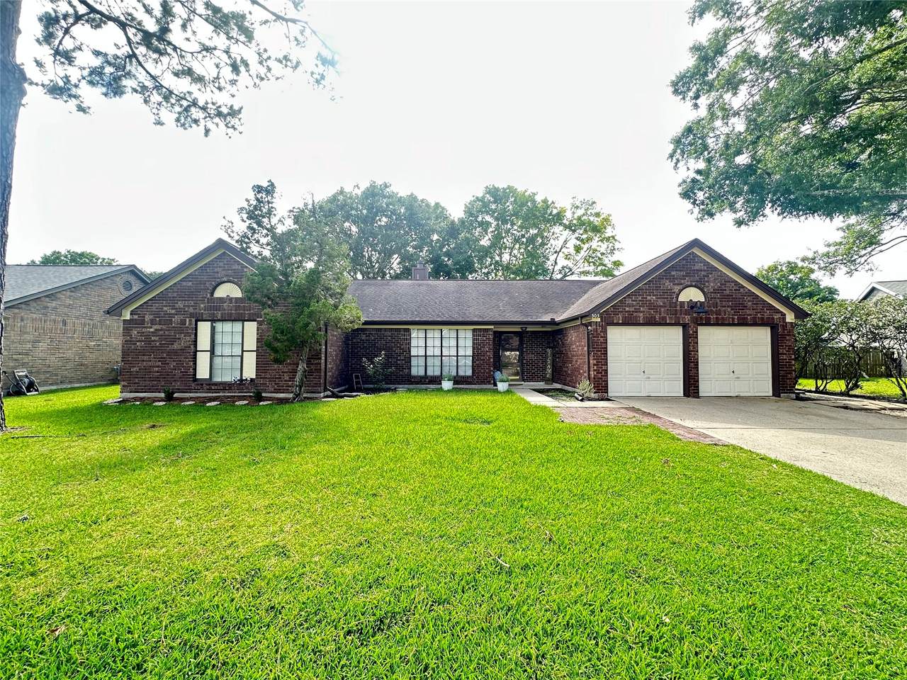 303 Desert Willow Court - Photo 1