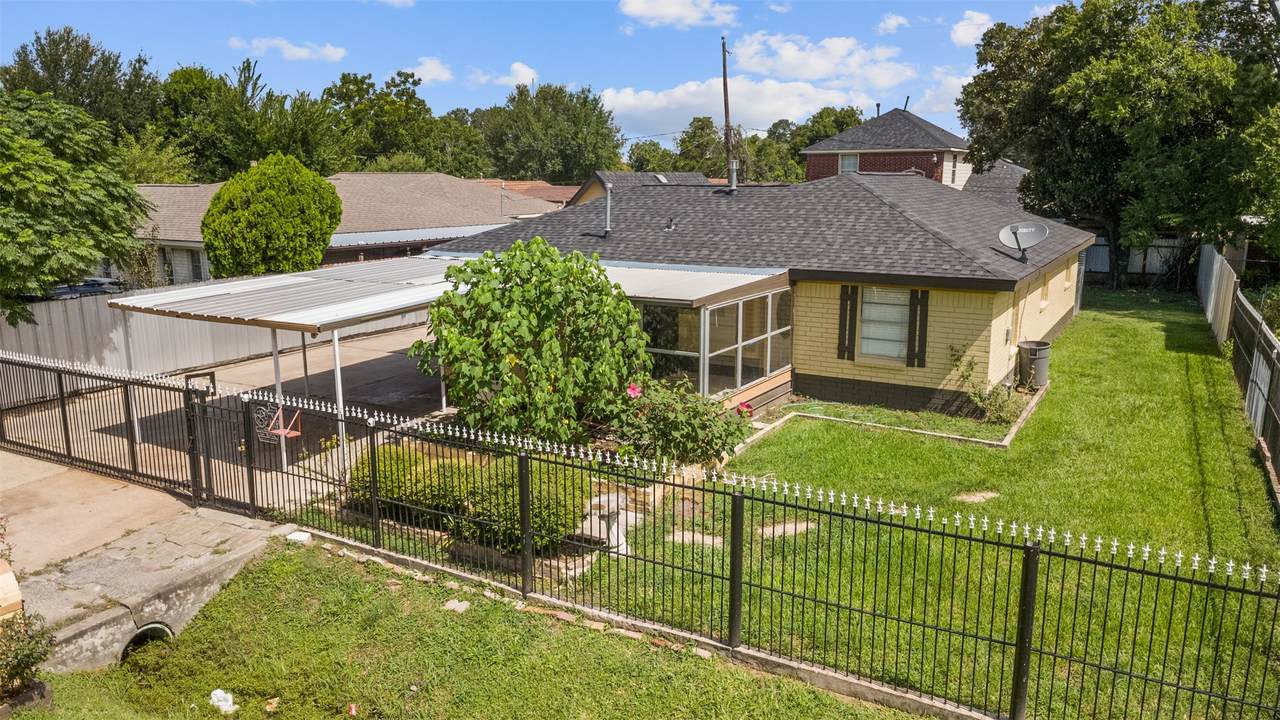 1115 Sunny Drive - Photo 1