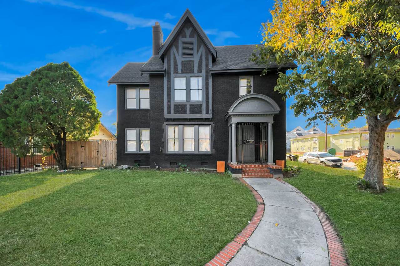 2002 Rosewood Street - Photo 1