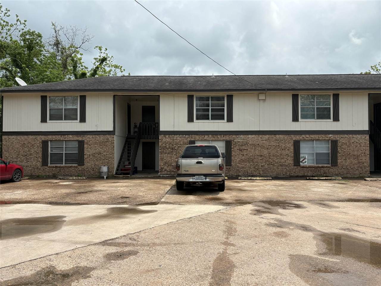 405 Oak Street - Photo 1