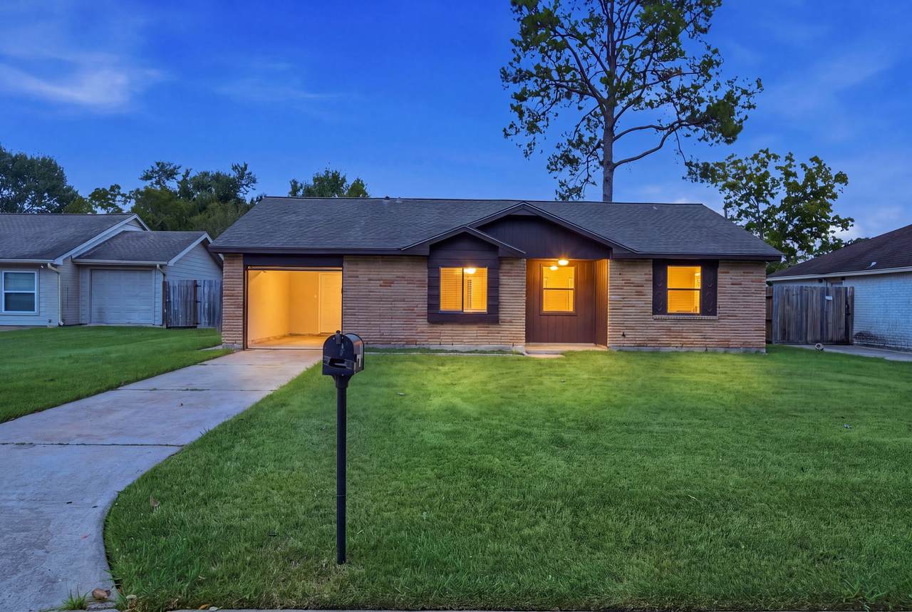 802 Stadium Court - Photo 1