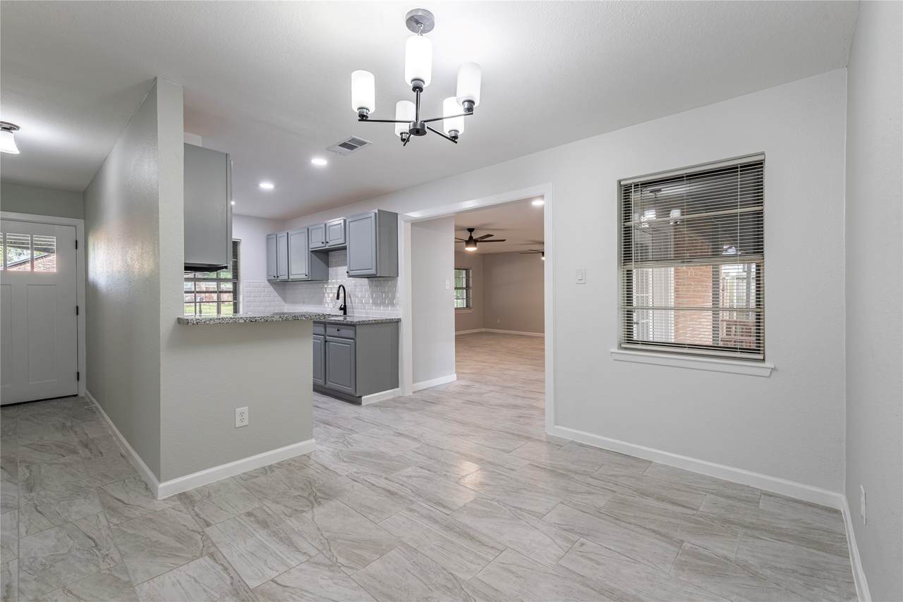 607 Debbie Lane - Photo 1