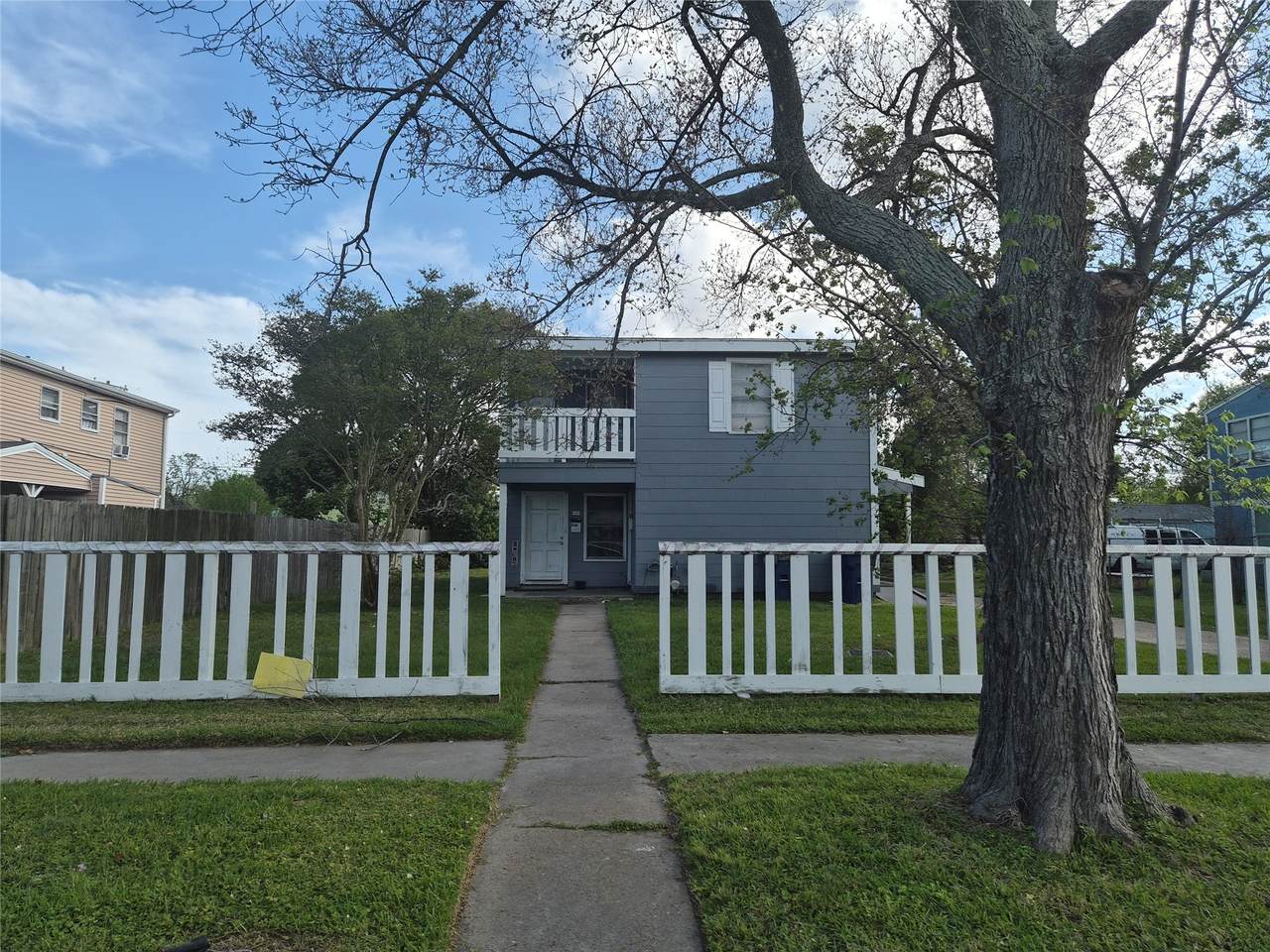 1135 5th Ave N - Photo 1