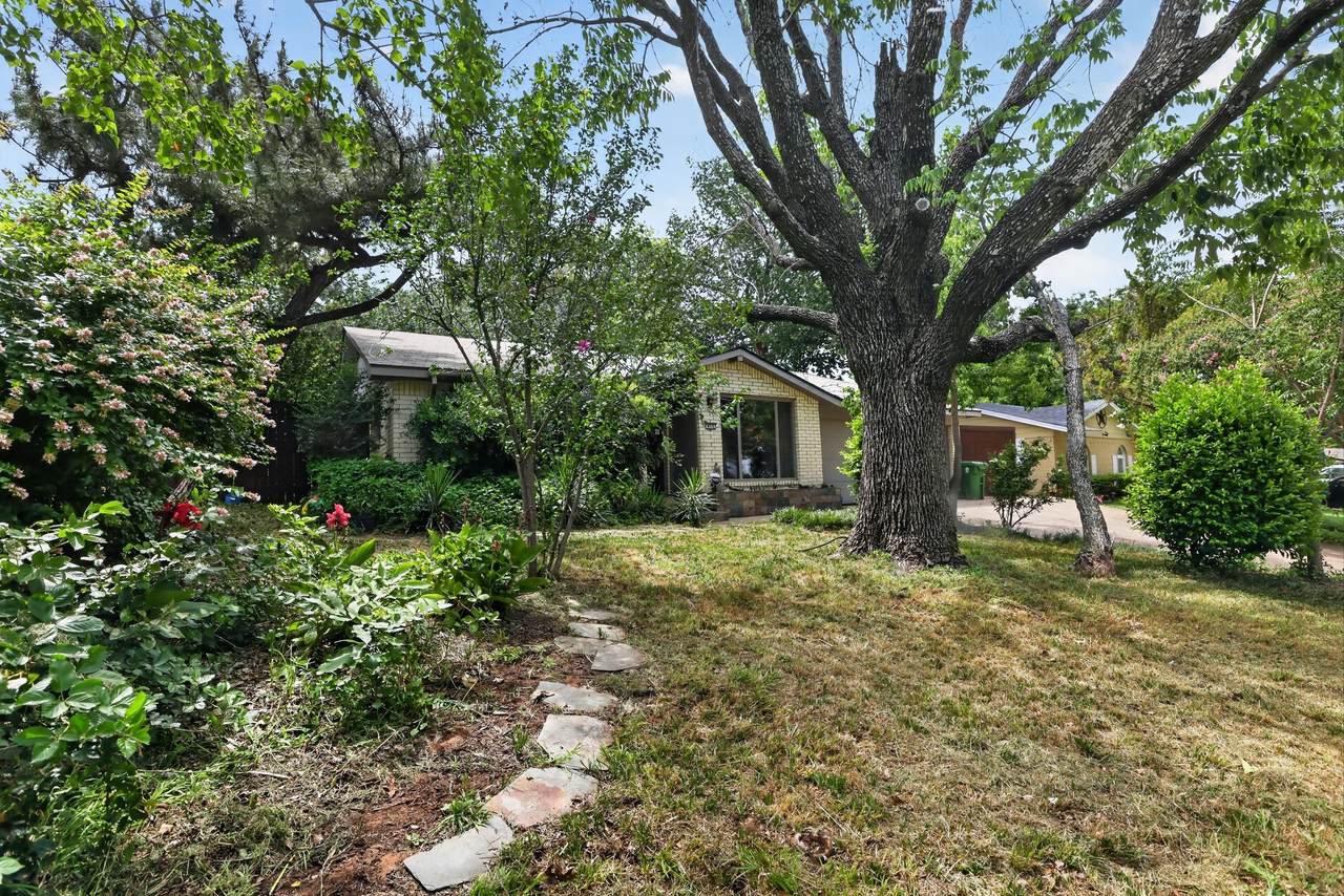 915 Oak Cliff Drive - Photo 1