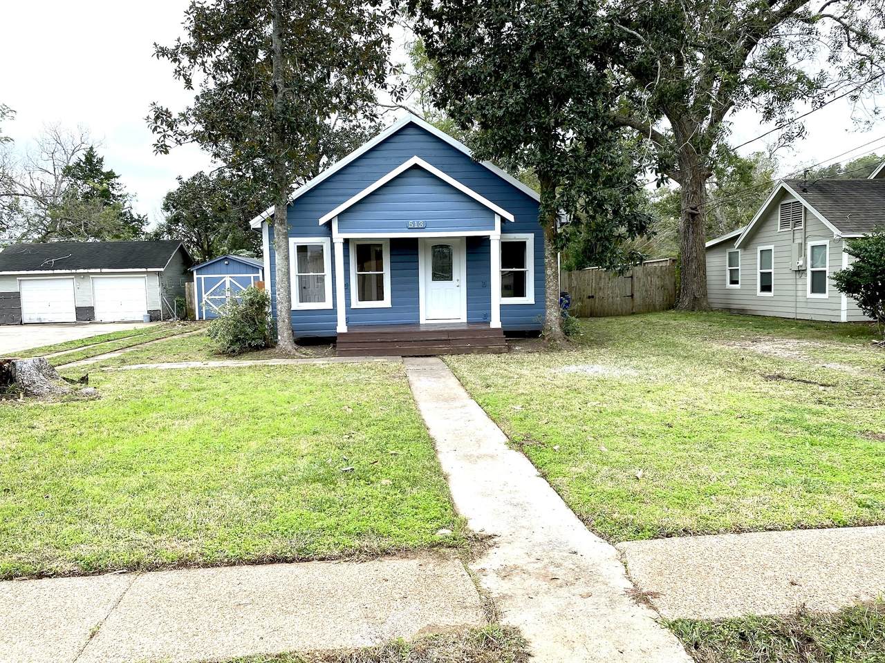 513 Bernard Street - Photo 1