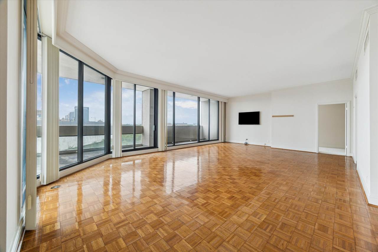 1111 Hermann Drive - Photo 1