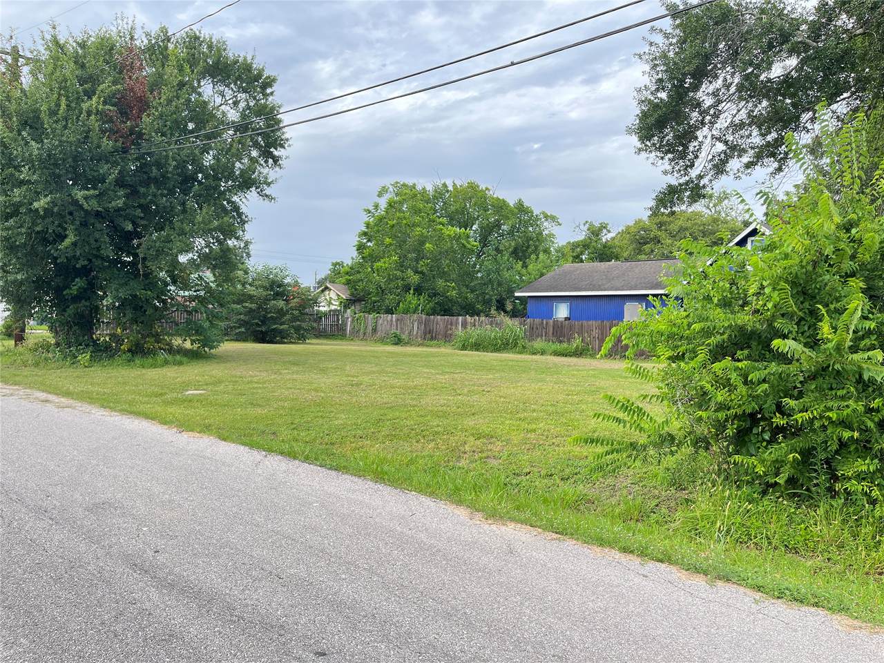 514 Travis St Street - Photo 1