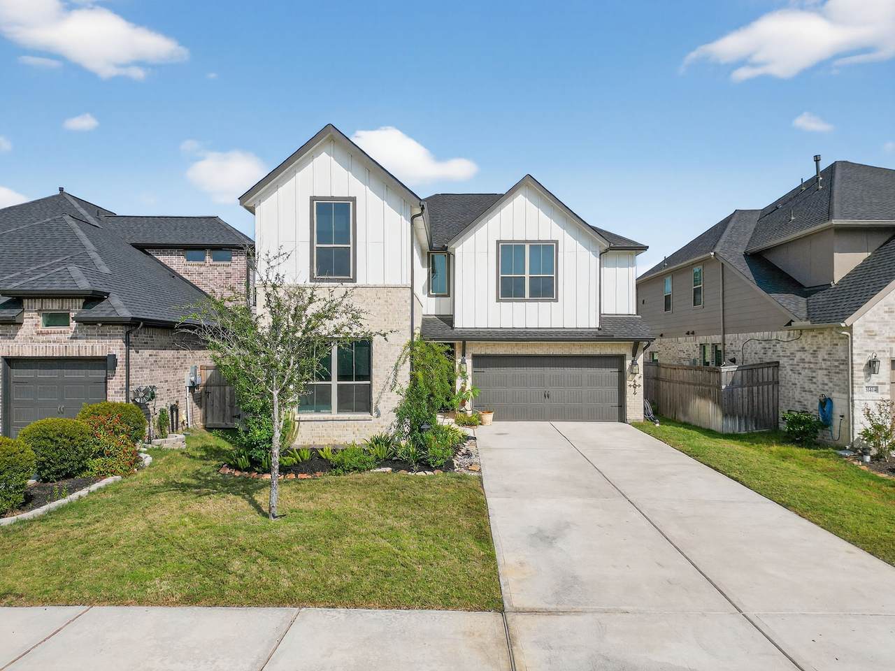 31418 Golden Cliffs Lane - Photo 1