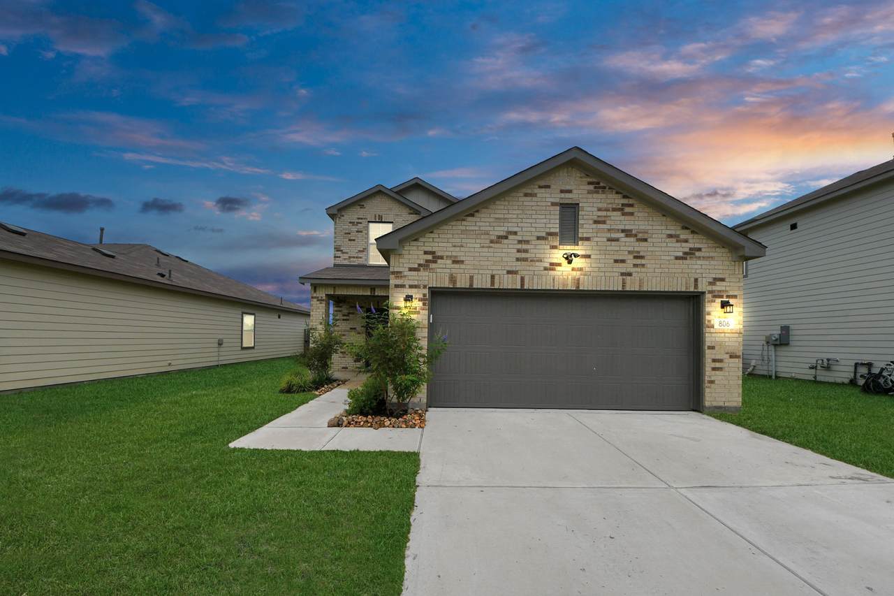 806 Brookside Drive - Photo 1