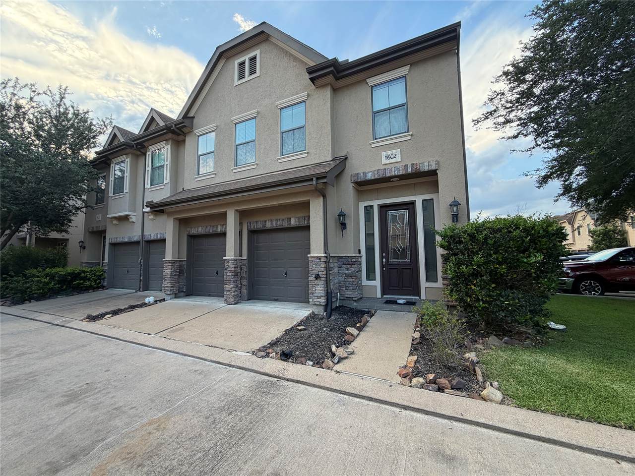 11602 Royal Oaks Crossing - Photo 1