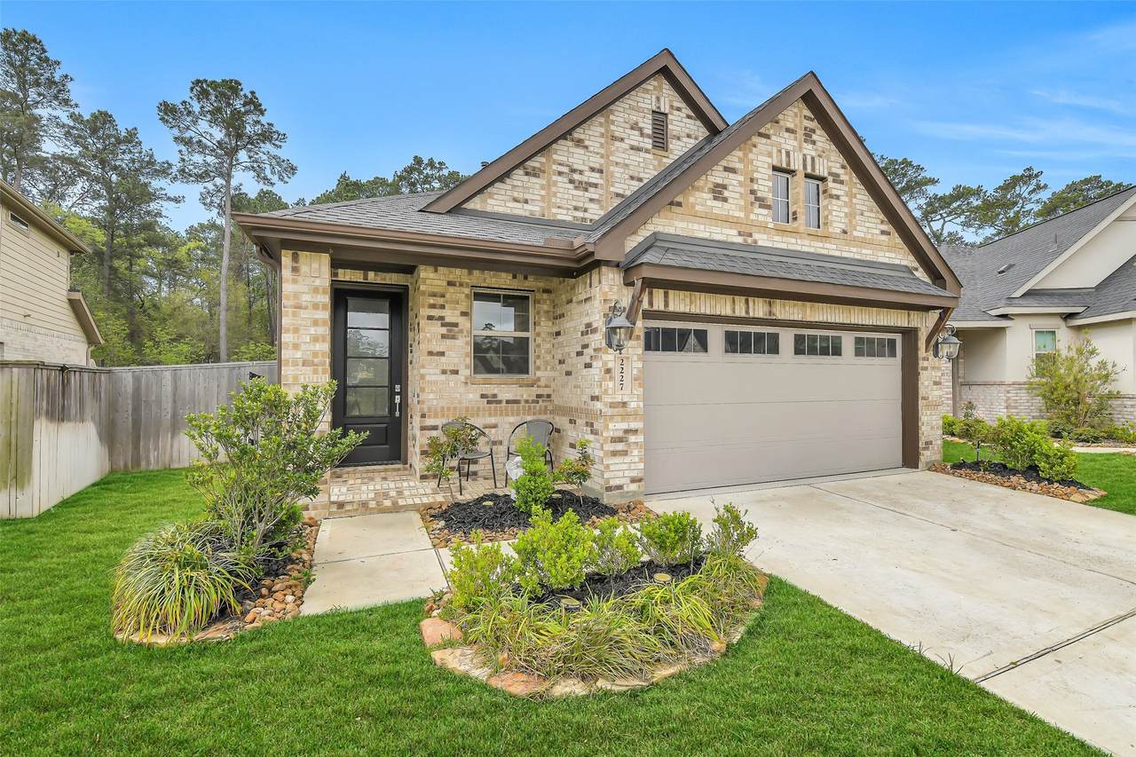 2227 Dellwood Bay Lane - Photo 1