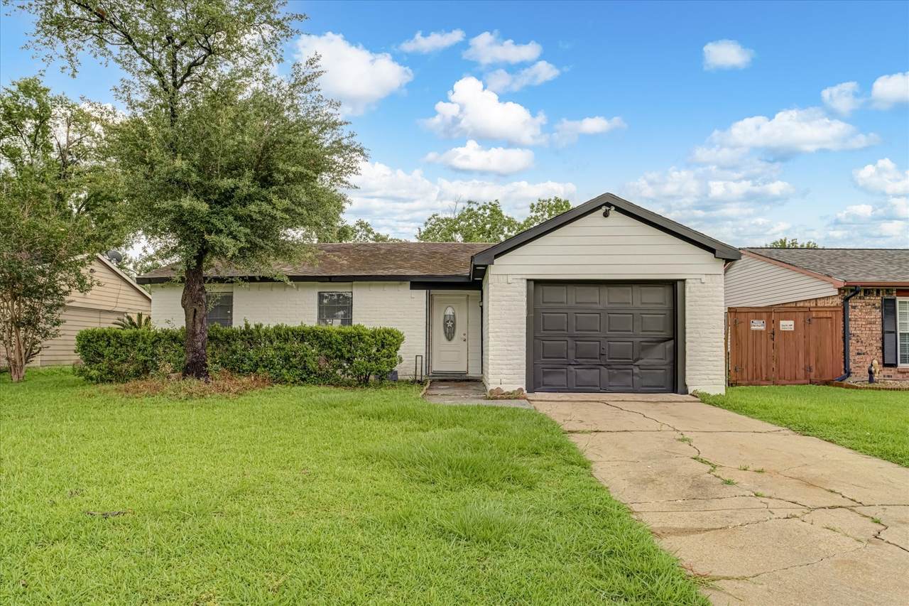 14618 Flair Drive - Photo 1