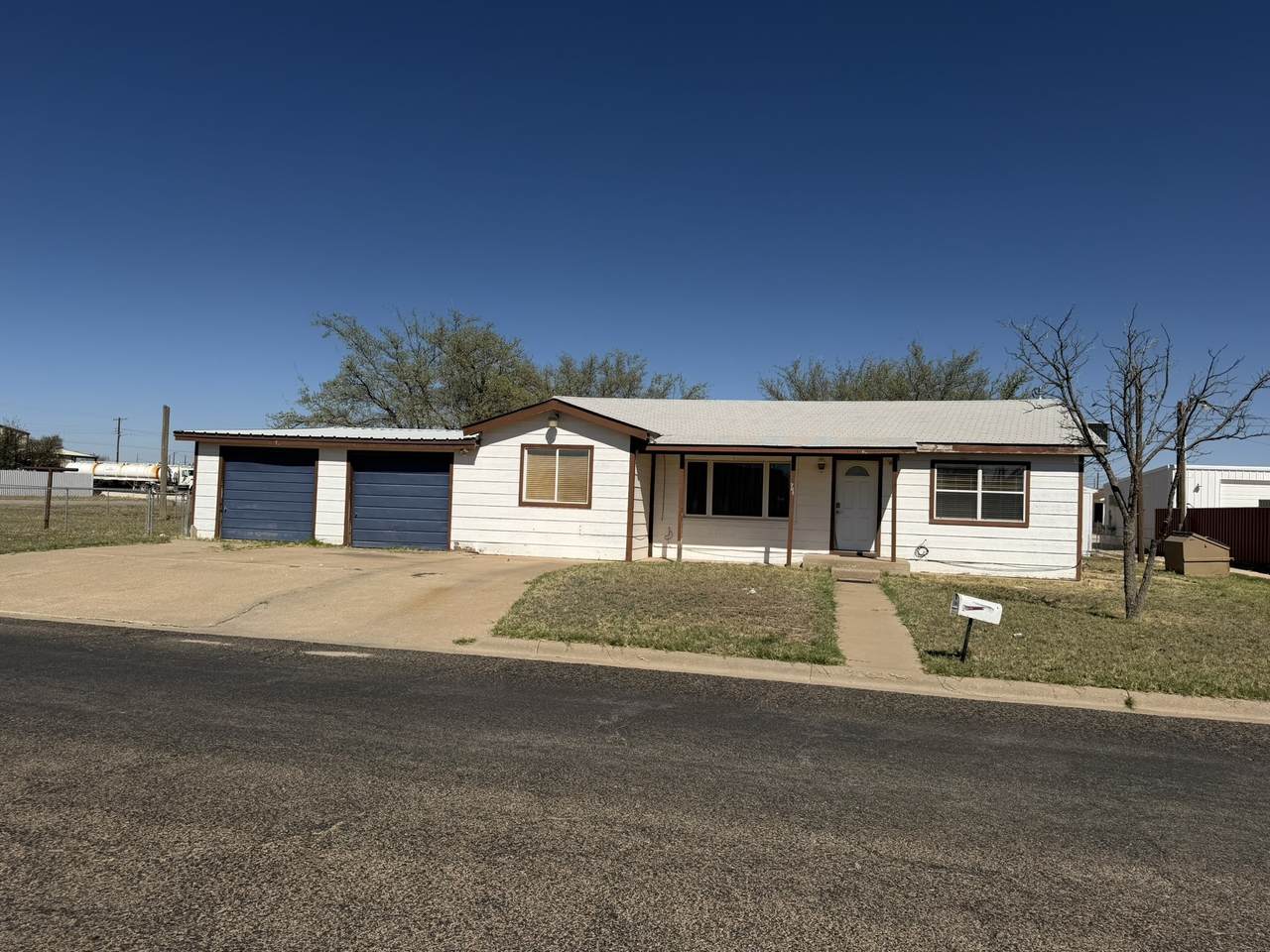 704 Avenue A - Photo 1