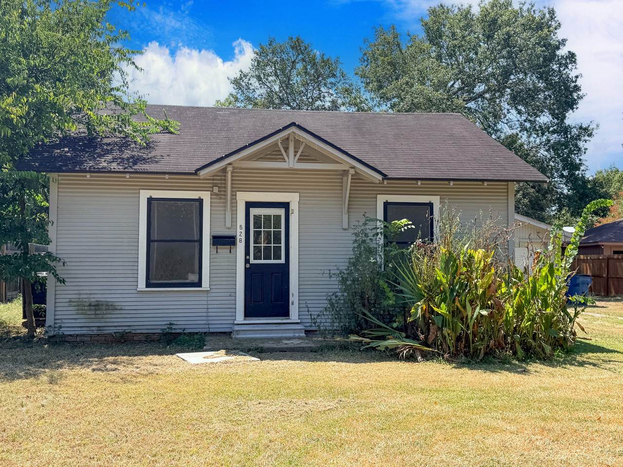 628 Manley - Photo 1