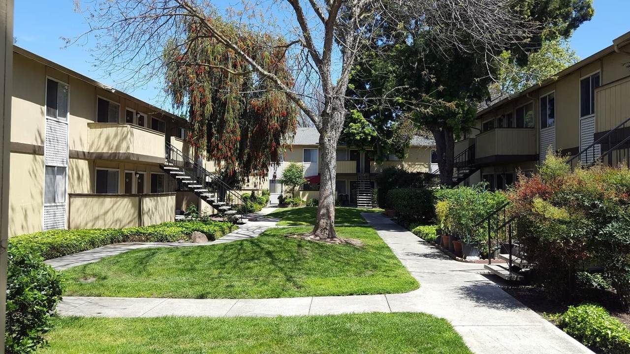 2550 King Road - Photo 1