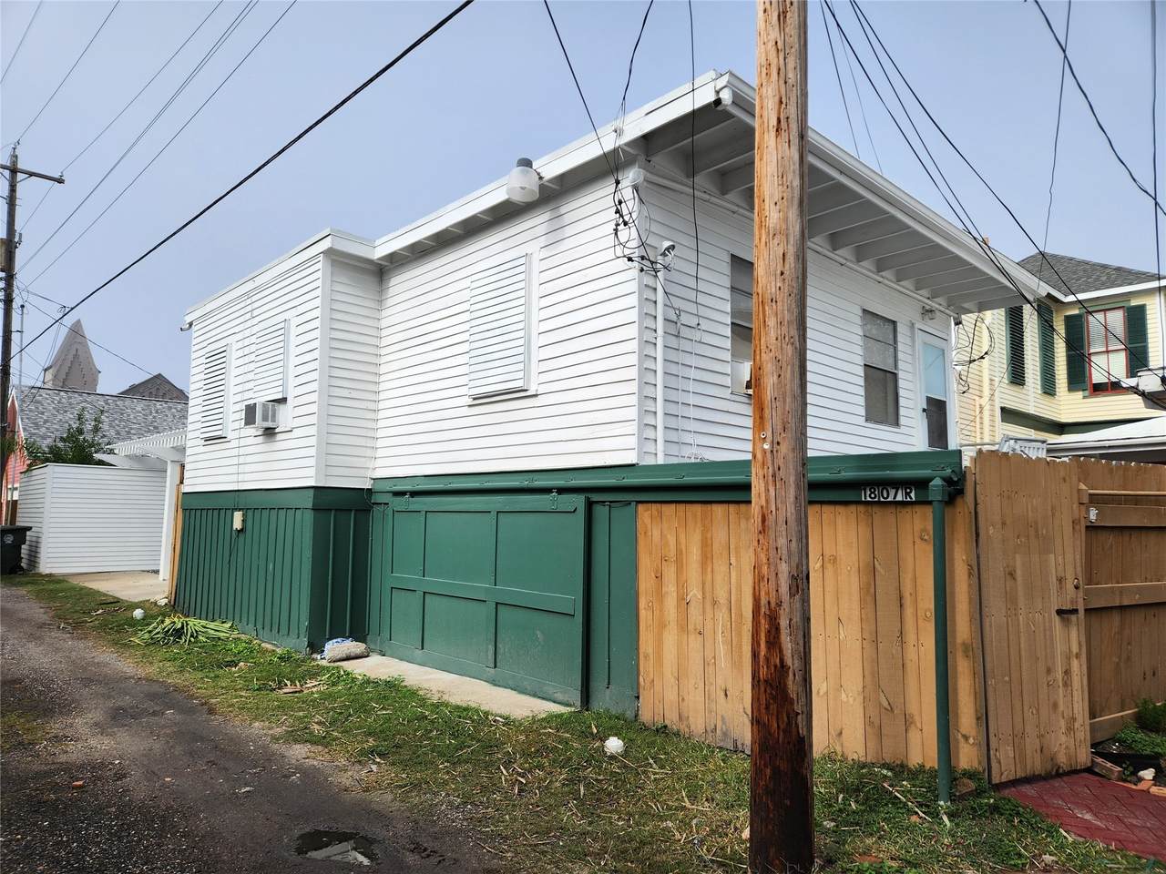 1807 Church - Photo 1